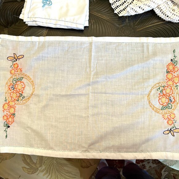 Lot of 13 Dresser Scarves, Table Runners, Placemats - Picture 6 of 11